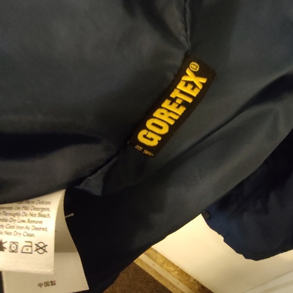 Eddie Bauer Gore-Tex all weather men's large jacket - Picture 2 of 13